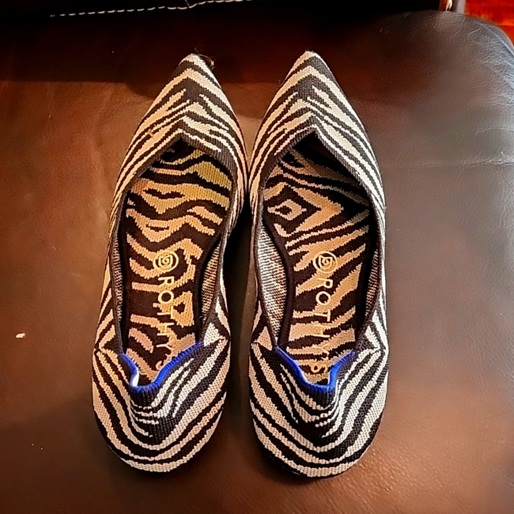 Rothys point size 8.5 zebra stripe